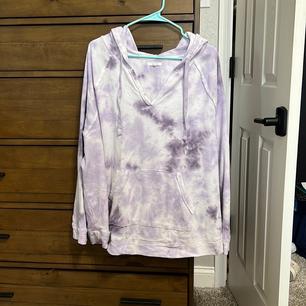 Light weight long sleeve sweater